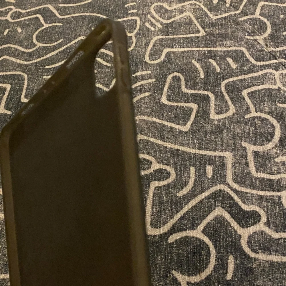iPad pro case 11 frosted black like new